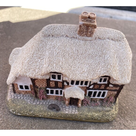 Lilliput Lane, Honeysuckle Cottage - Picture 1 of 6